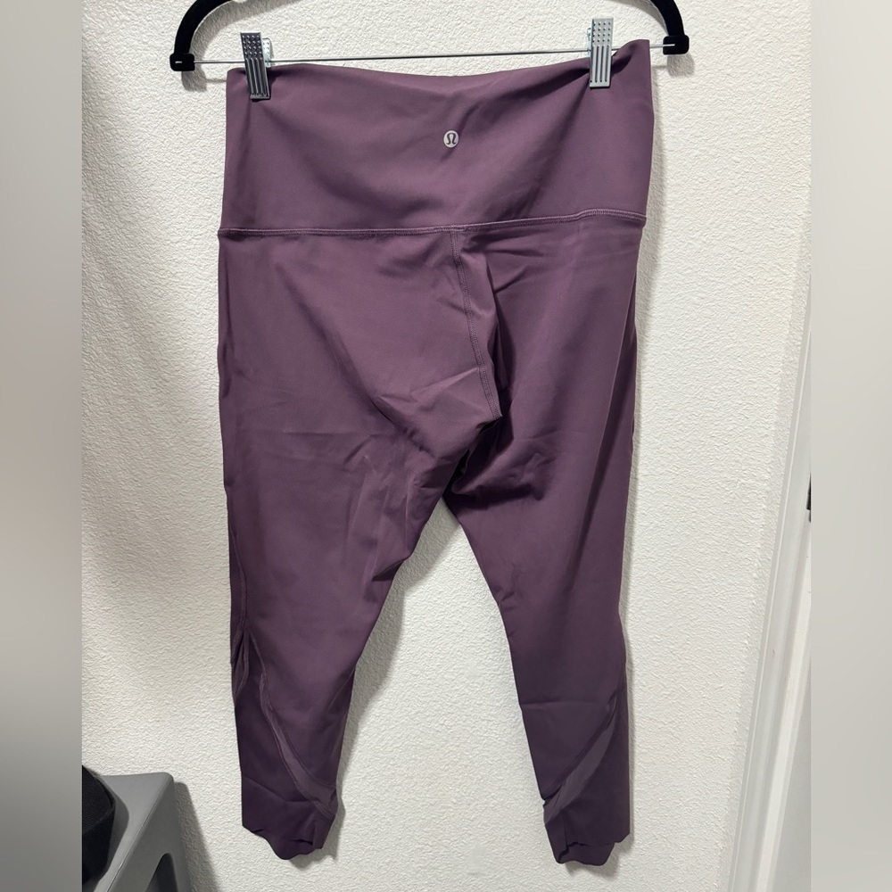 Wunder Under Scalloped Hem High-Rise Crop 23”